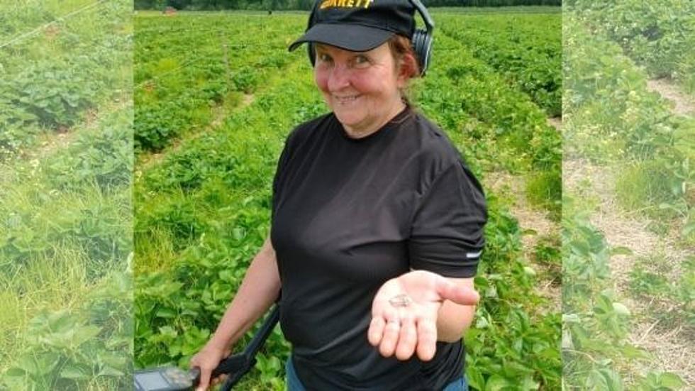 One in a Million! Good Samaritan Finds Lost Wedding Ring in CNY Strawberry Field