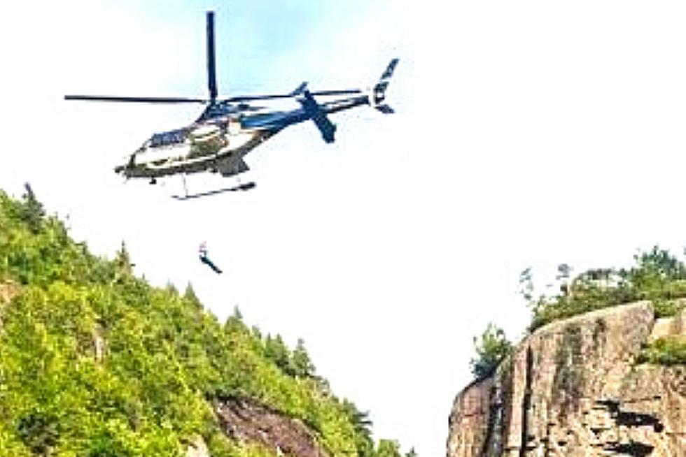 Amazing Photos of 11 People and a Helicopter to Rescuing Hiker