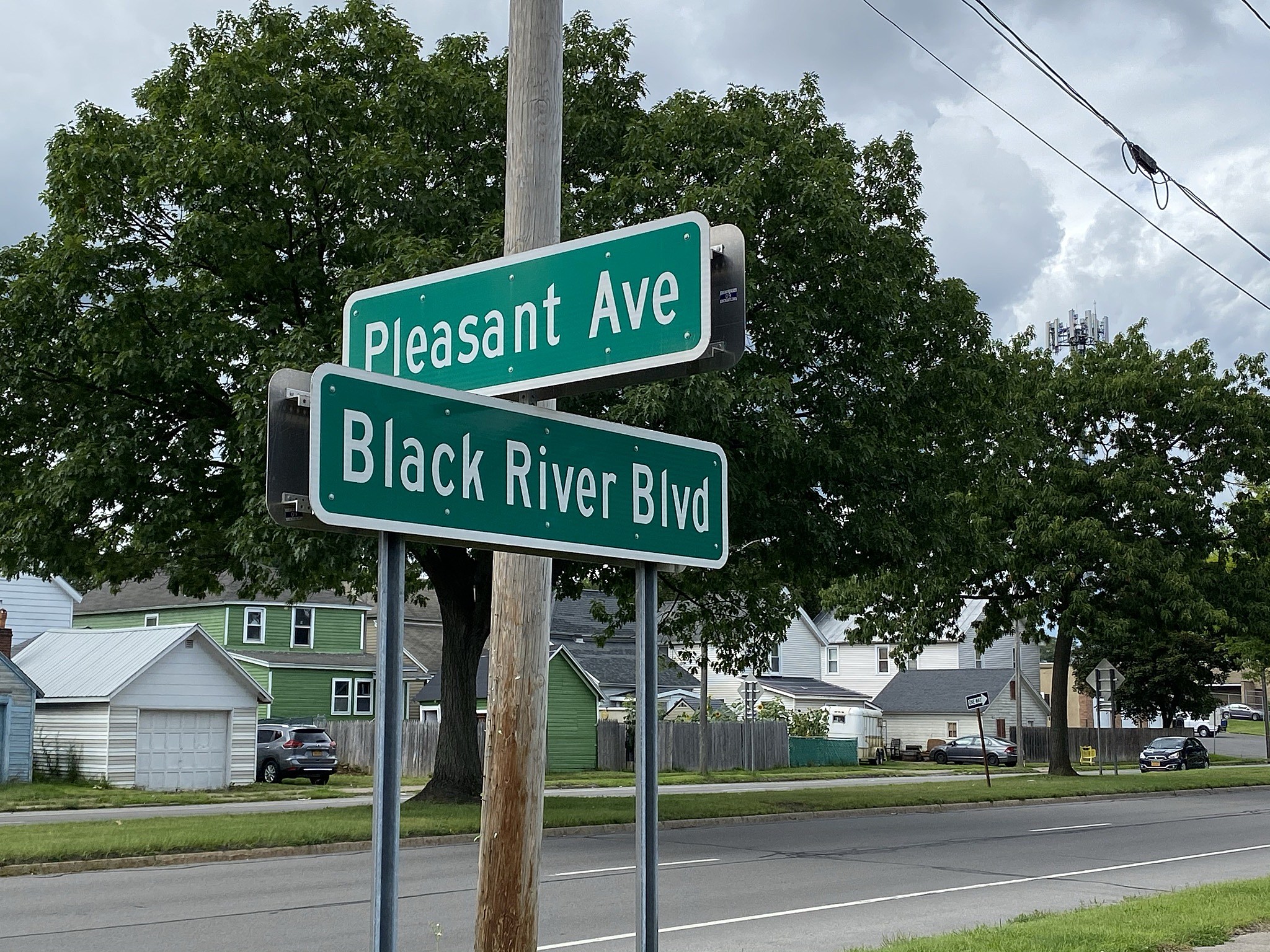 Every City In Central NY Needs To Do Their Street Signs Like Rome pic