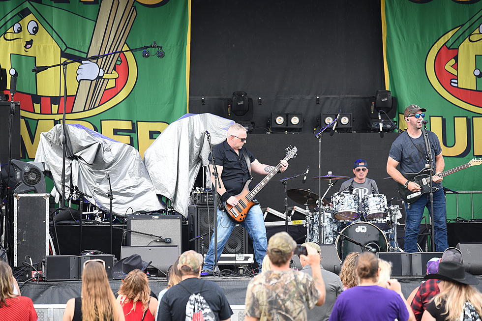 Whiskey Creek Shakes The Stage At FrogFest 32