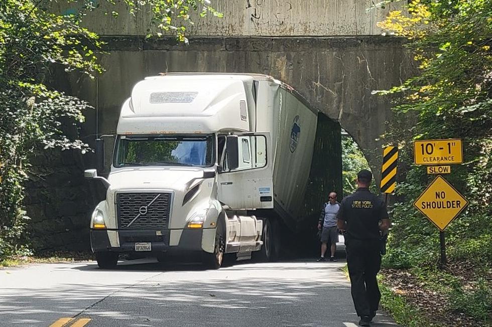 Truck Driver Ignores Warning Signs Gets Rig Stuck Under NY Bridge