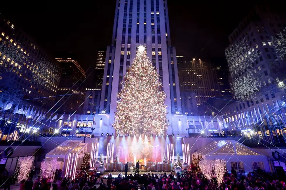 2018 Rockefeller tree lights up New York