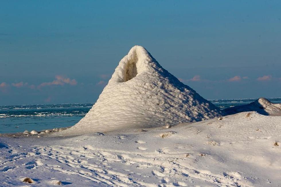 Incredible Ice Volcanos Erupting Along Lake Shores in New York