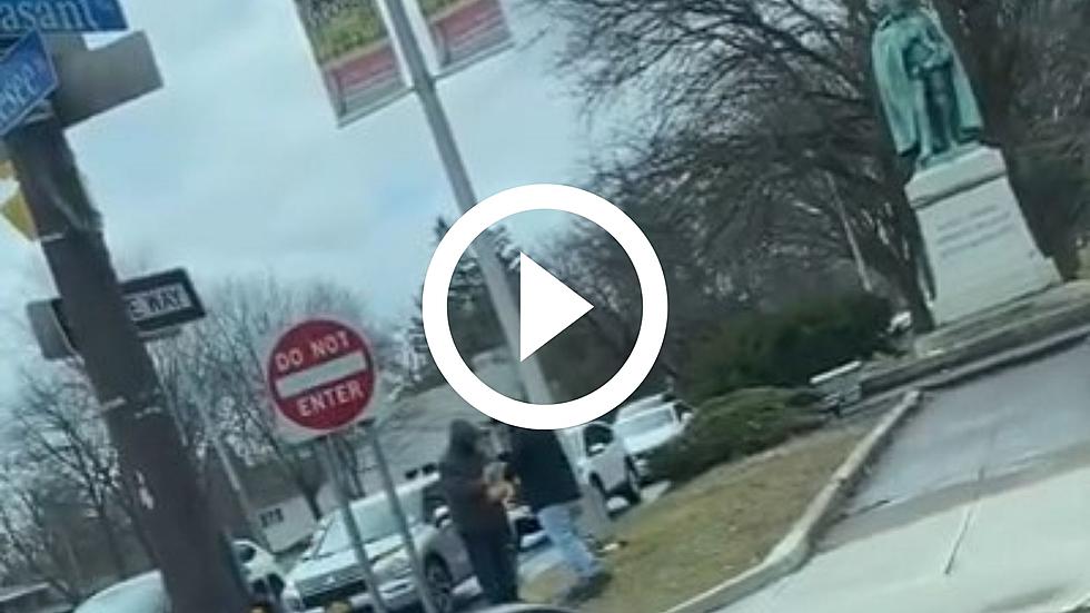 Guy Buys Food For Strangers in Beautiful Random Act of Kindness