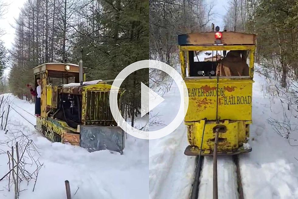 Small New York Train Cleans Snow Off the Tracks in Oddly Satisfying Way