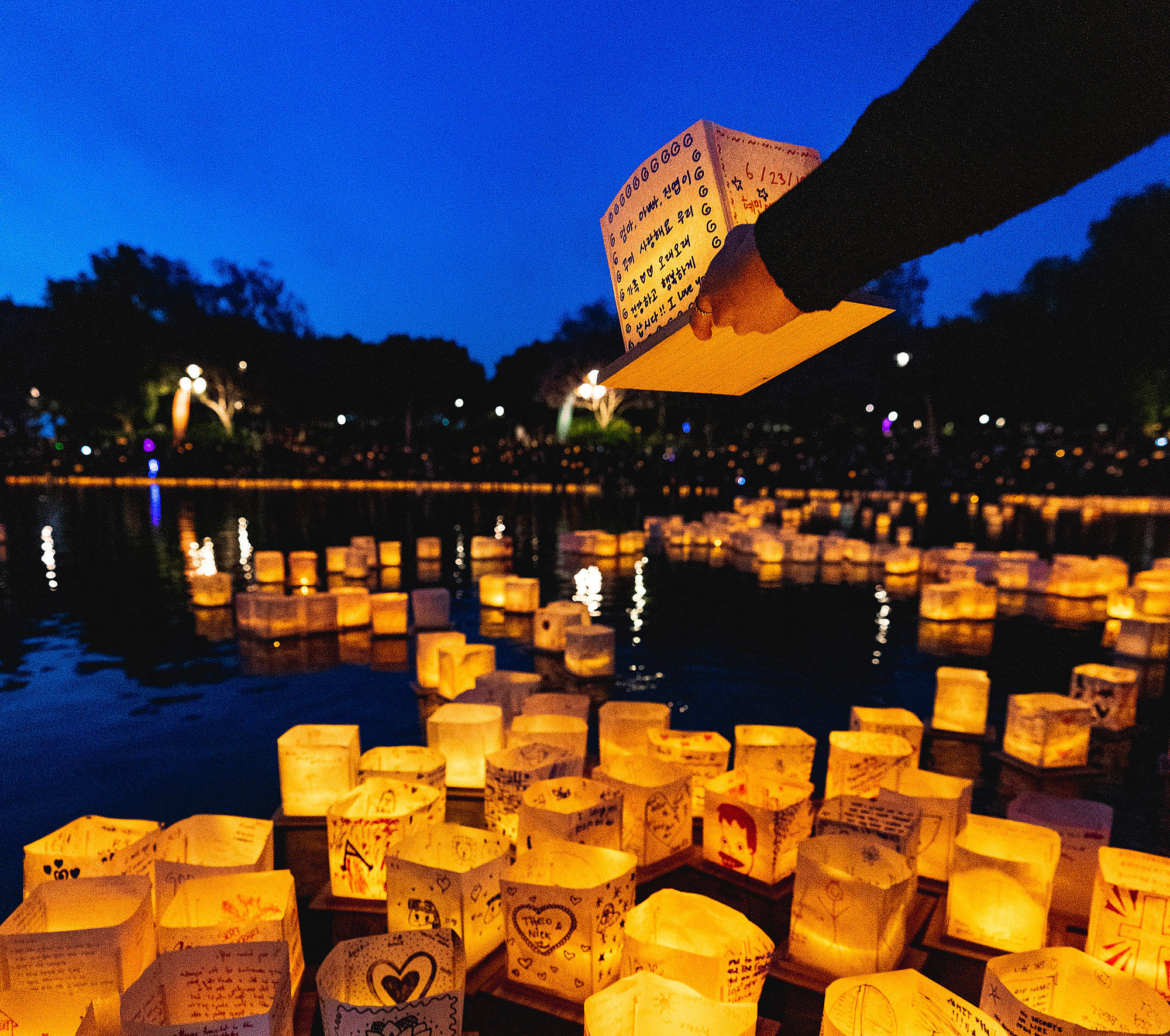 Magical Water Lantern Festival Will Light Up the Lake in CNY