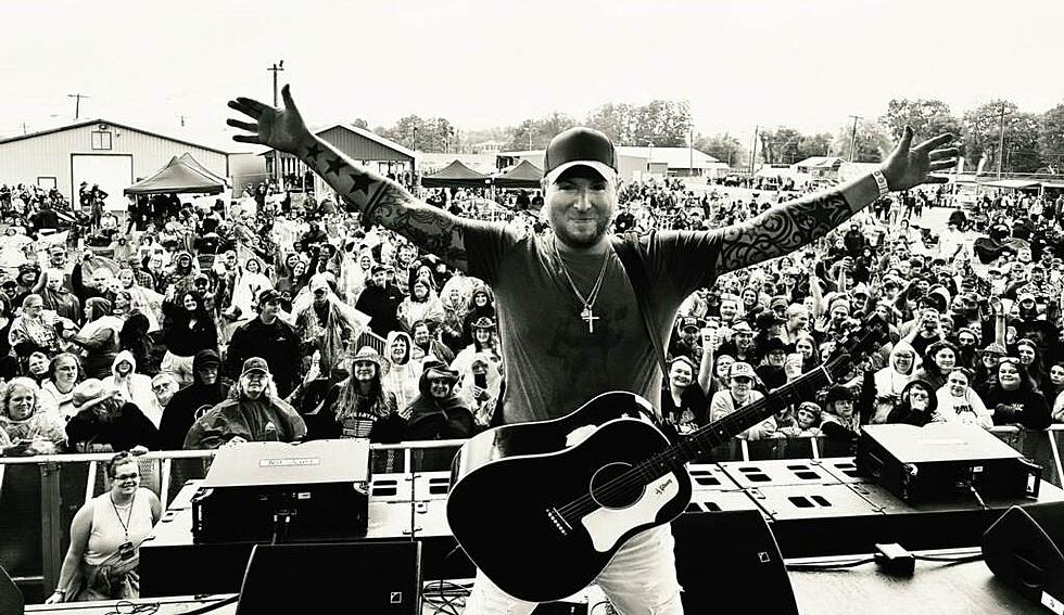 Watch FrogFest 34 Crowd Welcome Mike Gossin Home Singing &#8216;Country Roads&#8217;