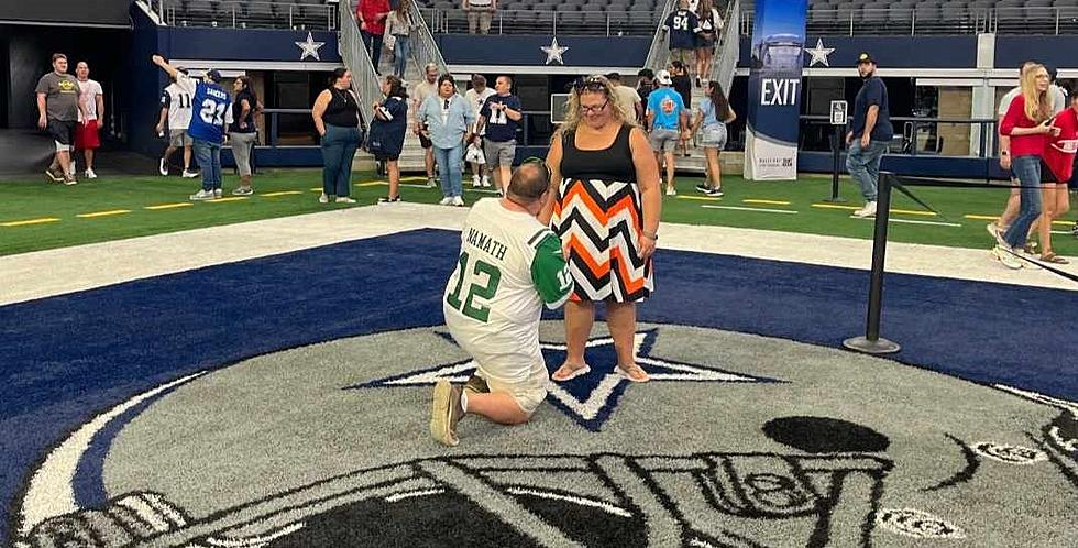 CNY Jets Fan Proposes to Cowboys Girlfriend at Dallas Stadium