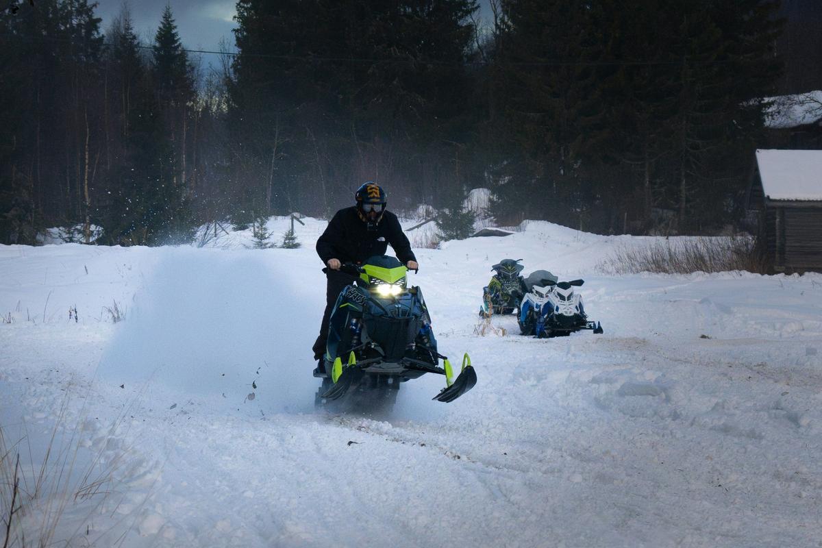 Help Needed in New York: Snow-Covered Stop Signs on Trails