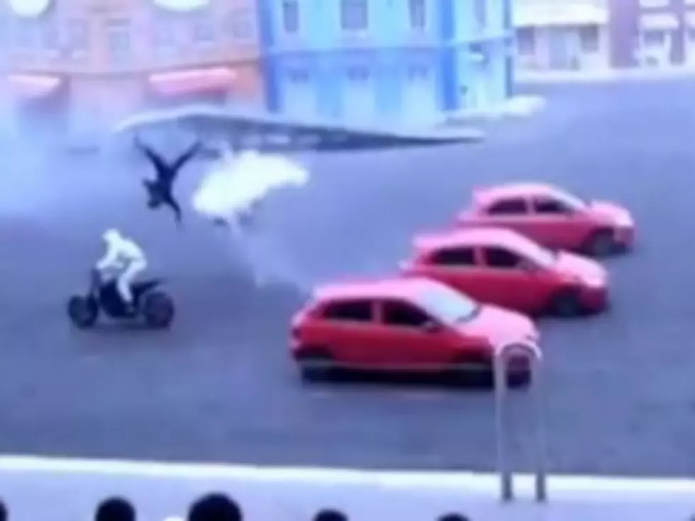 Rider Cheats Death in a Motorcycle Stunt Gone Horribly Wrong [VIDEO]