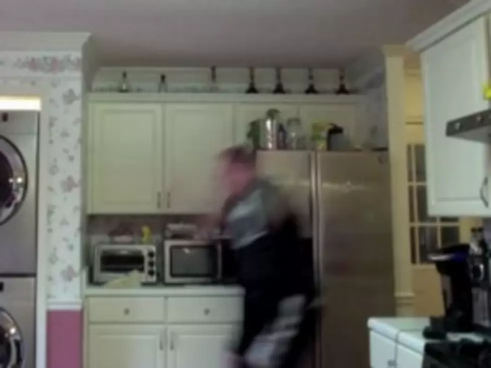 Hysterical Example of What Men Do When Their Wives Aren&#8217;t Home [VIDEO]