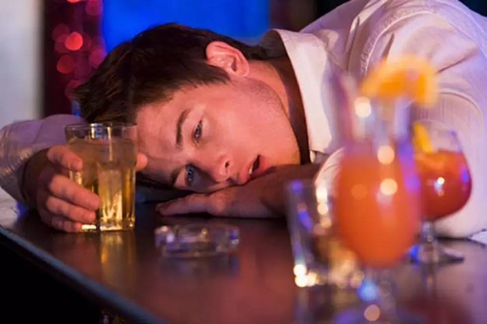 14 Surefire Signs You&#8217;re the Creepy Guy in the Bar on Fat Tuesday