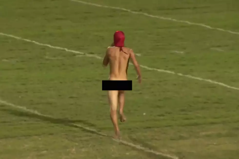 Watch This Streaker&#8217;s Awesome Getaway