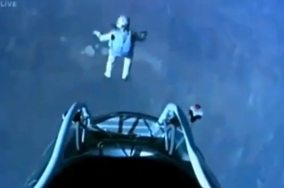 Felix Baumgartner Breaks Skydiving World Record, Sound Barrier