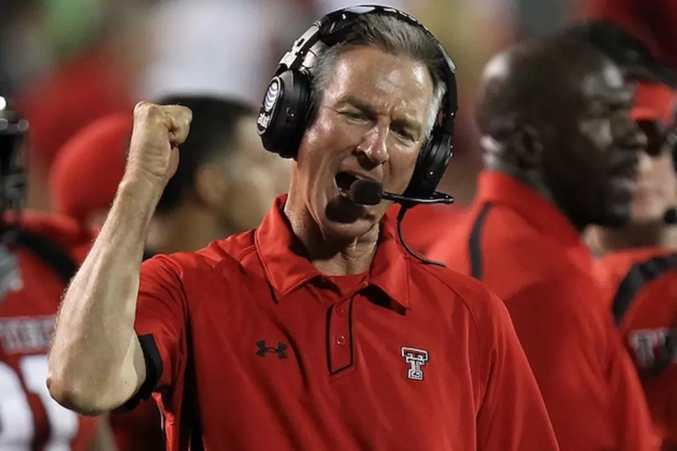 College Football Coach Excuses Himself From Dinner With Recruits &#8212; To Take a New Job!?!