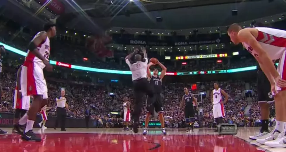 Watch This NBA Ref Attempt To Block Kris Humphries’ Foul Shot