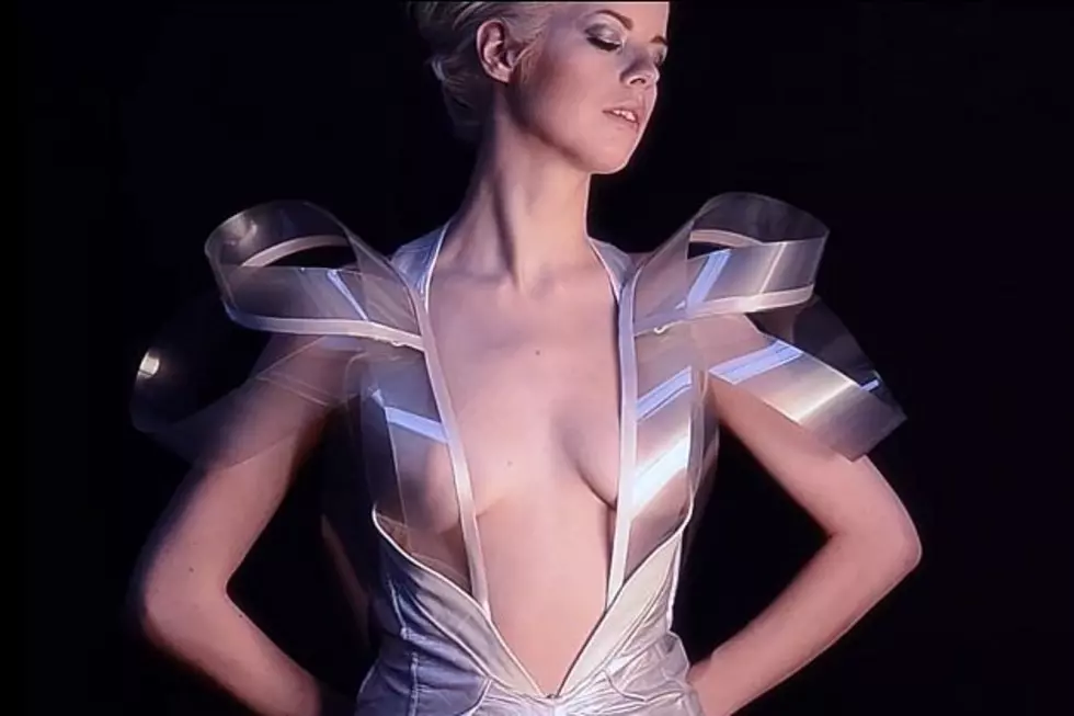 Say Goodbye to Guess Work — This High-Tech Dress Bares All When She’s Turned On