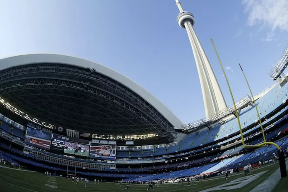 Toronto Fans Want to Make the CN Tower the World’s Biggest Goal Light