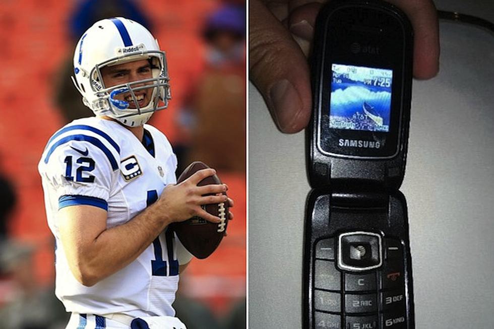 Colts QB Andrew Luck Still Uses A Flip Phone Despite His $22.1M Contract