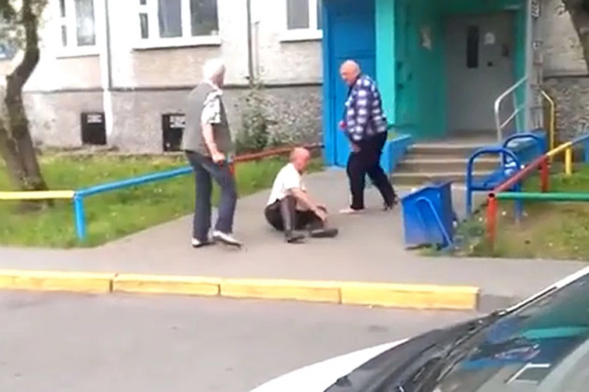 Three Russian Senior Citizens Get Into a Pathetic Fistfight