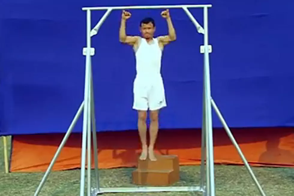 Man Set Pinkie Pull-Up World Record Because…Um…We Don’t Know