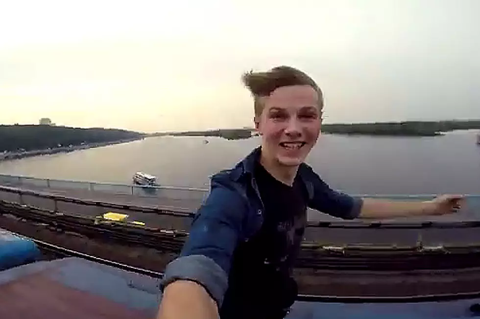 Selfie-Taking Daredevil Surfs Roof of Speeding Train