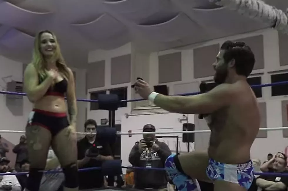 Wrestler Proposes to Opponent in Middle of Match
