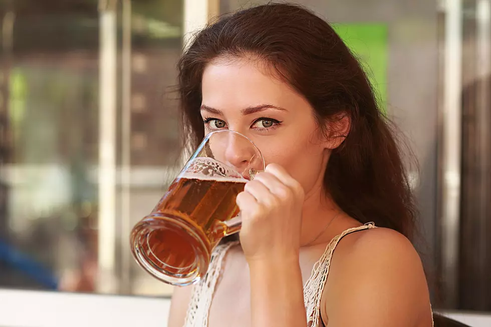 Woman Who Guzzles Beer in One Second Is the Ultimate Party Animal