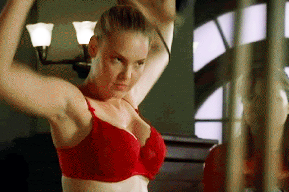 19 GIFs of Katherine Heigl Taking Her Clothes Off.