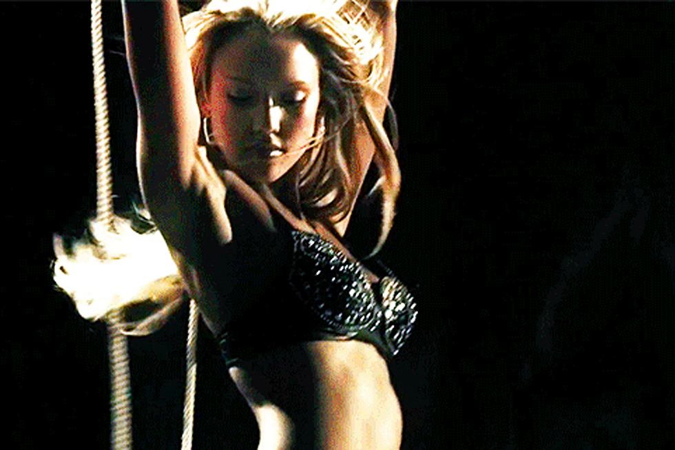 31 Almost-Naked GIFs of Jessica Alba Stripping Off Her Clothes