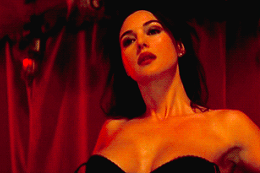 15 Erotic Monica Bellucci GIFs to Seduce You Immediately