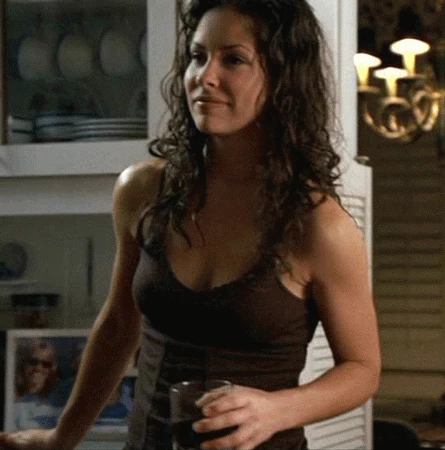 Evangeline-Lilly-cleavage.gif