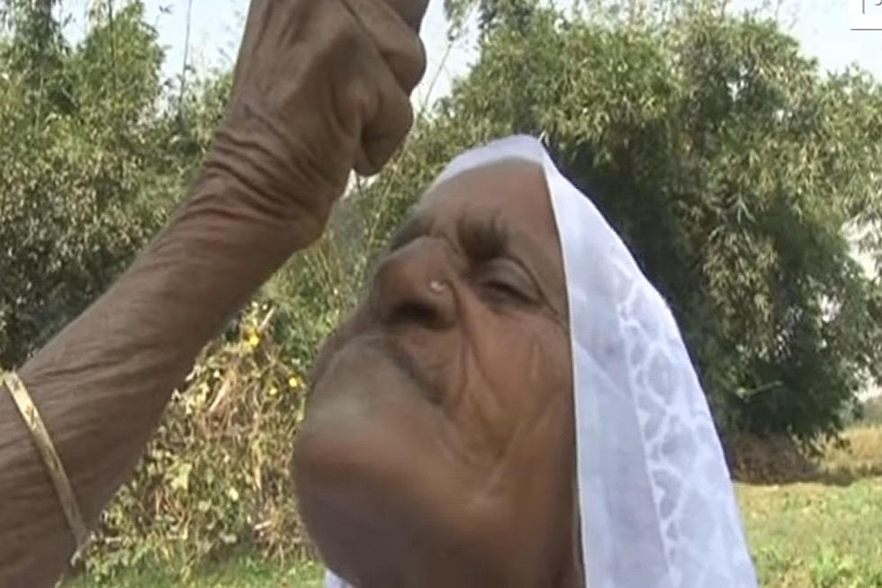 This Old Woman Eats 4 Pounds of Sand a Day, Is the Picture of Health