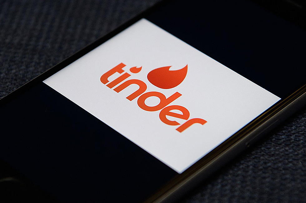 Swiping Through Tinder Will Apparently Effect Your Health