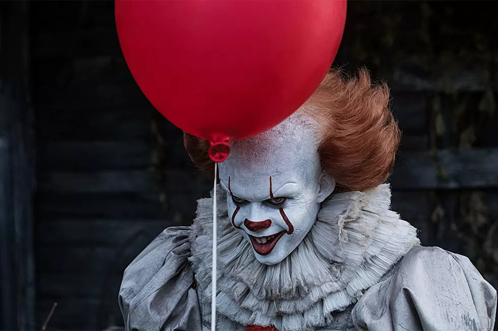 Pennywise Photobombing Engagement Photos Is All You Need to Know About 2017
