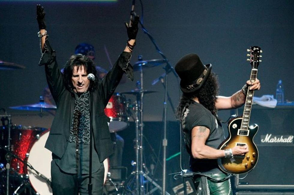 Alice Cooper and Slash Perform ‘School’s Out’ at the Golden Gods Awards