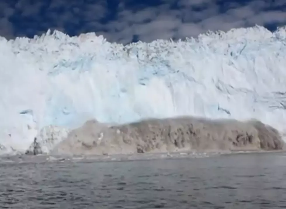 Boat Escapes “Iceberg Tsunami” [VIDEO]