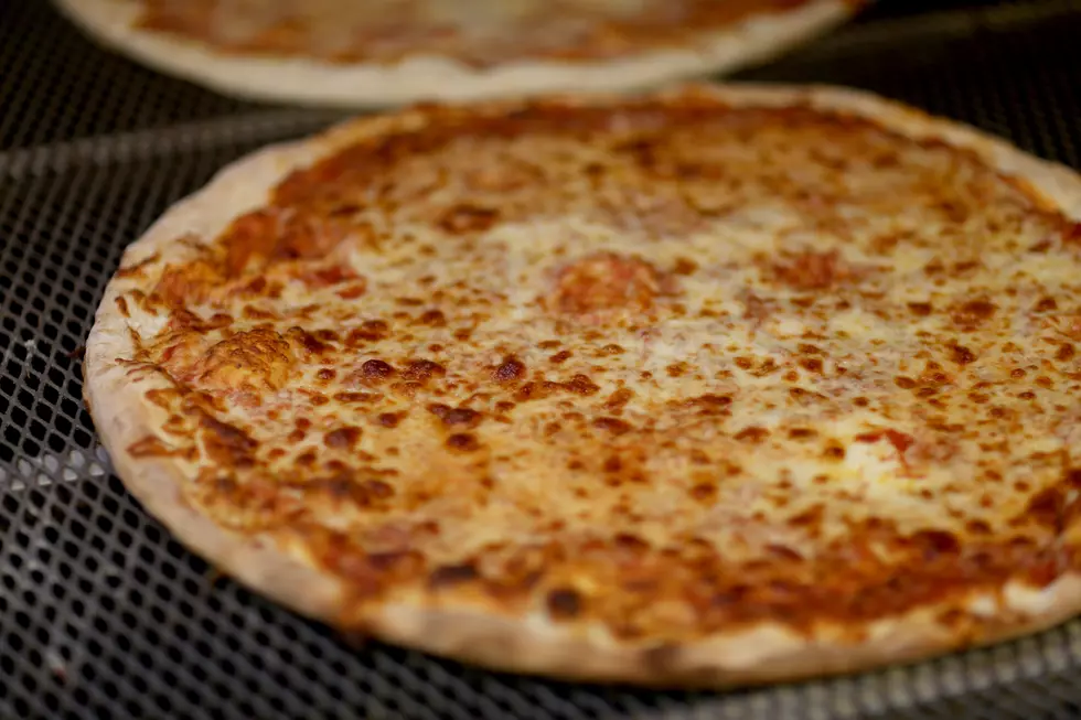 [WATCH] Barstool Sports&#8217; Dave Portnoy Reviews Freehold Pizza Joint