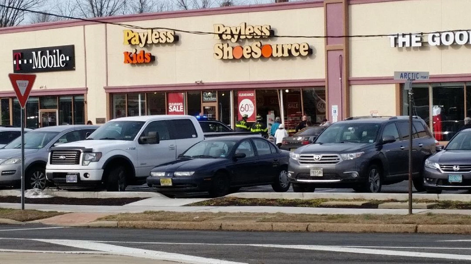 payless shoes near me open