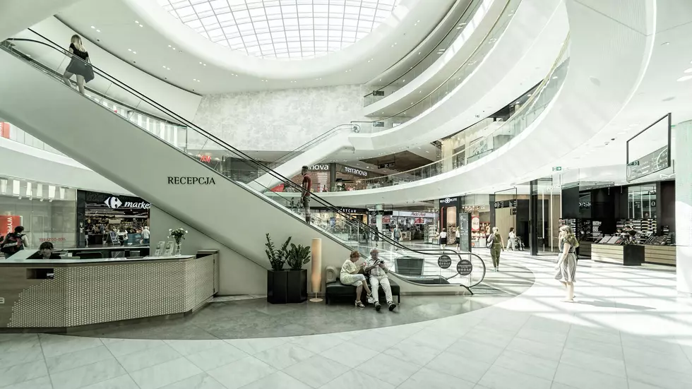 Aritzia Is Opening a New NJ Store (With Its Own Café) at Menlo Park Mall