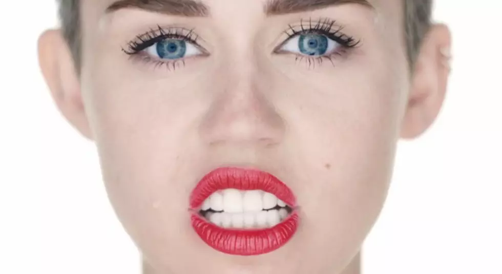 Miley Cyrus &#8211; &#8216;Wrecking Ball&#8217; Uncensored Music Video