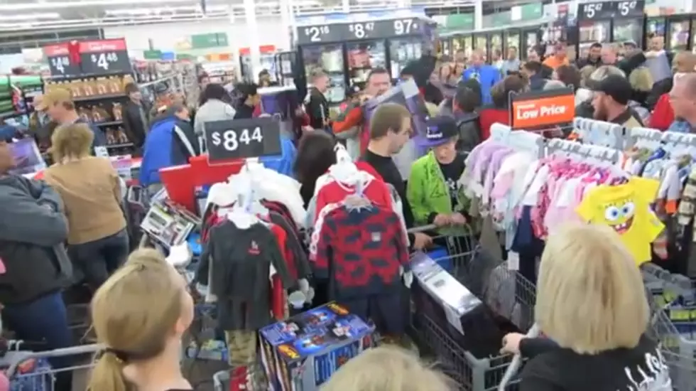 Chaotic Walmart Thanksgiving Night Shopping Mob Caught on Tape [VIDEO]