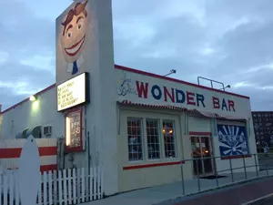 Bruce Watches Giants At Wonder Bar