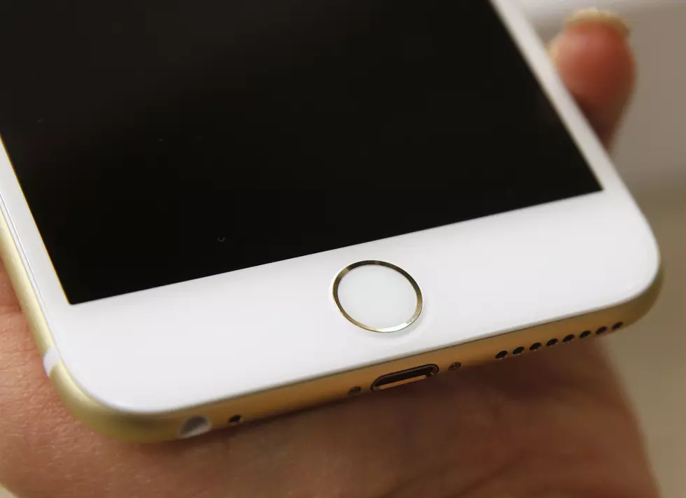 Bendgate – People Destroying iPhone 6’s at Apple Stores [VIDEO]