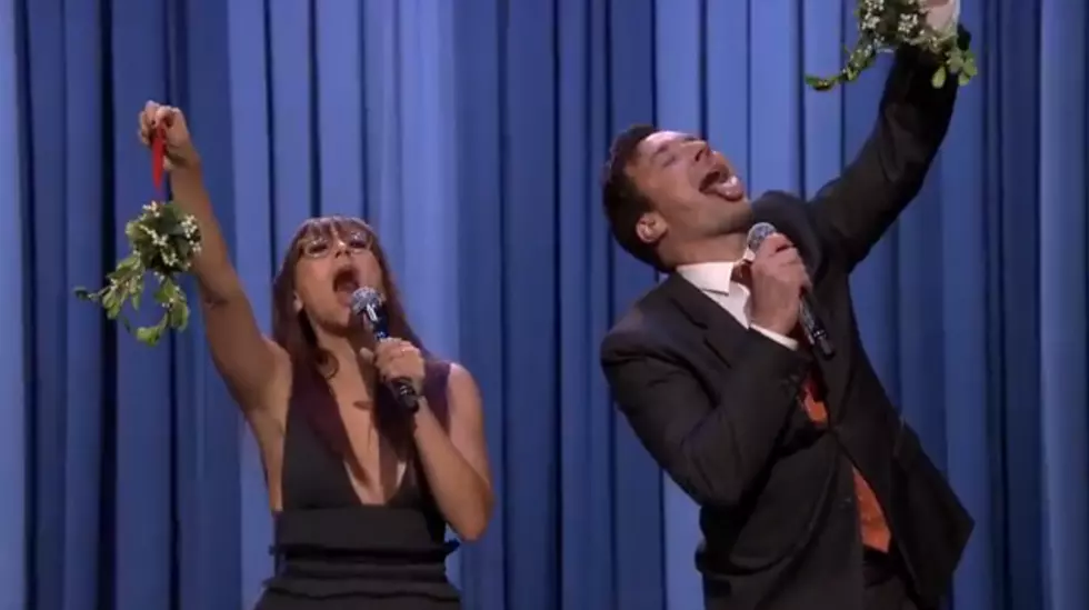 Jimmy Fallon Parodies 2014 Hits for the Holidays [VIDEO/LYRICS]