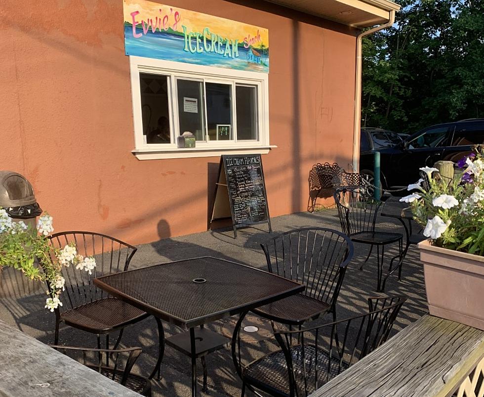 John&#8217;s Cracker Barrel Has a New Ice Cream Window