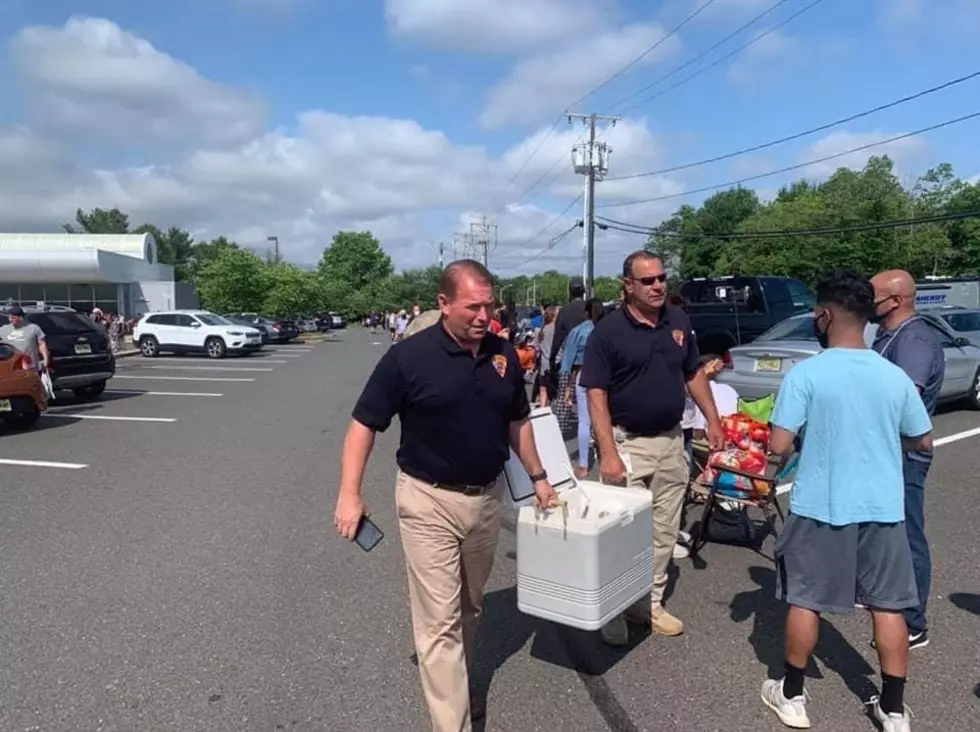 Sheriff Golden Brings Cold Drinks to Those in Long MVC Lines