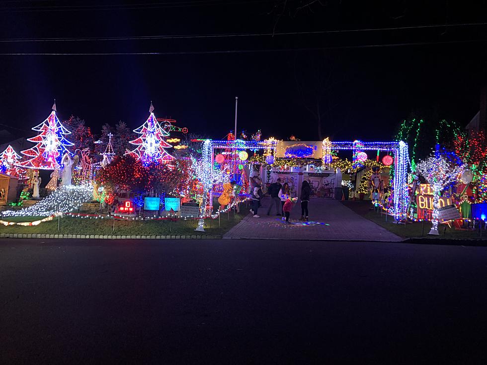 This Holiday Hero House Is So Much More Than Lights