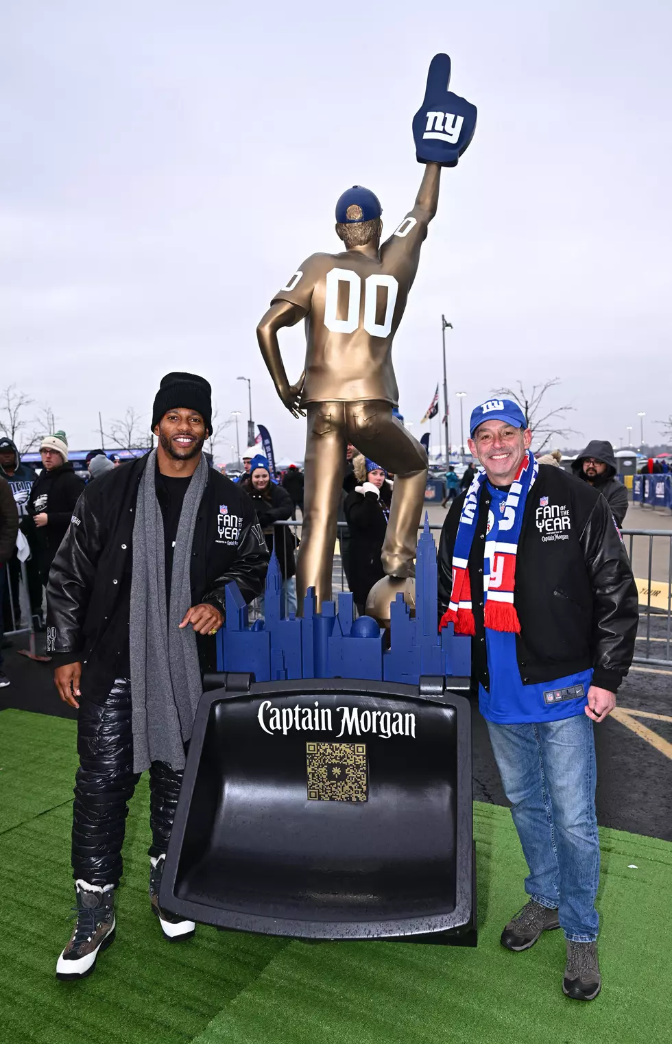 New York Giants Biggest Fan Gets Statue At MetLife Stadium