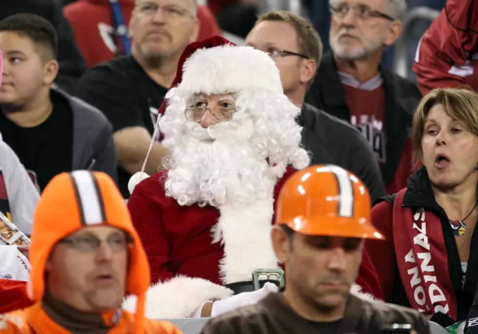 Santa Claus Still Flying High In New Poll [VIDEO]